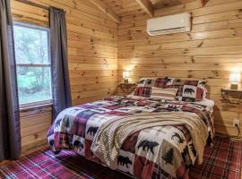 Copperhead Cabin- Hocking Hills Hot Tub Games, chalet de monta&ntilde;a en Logan