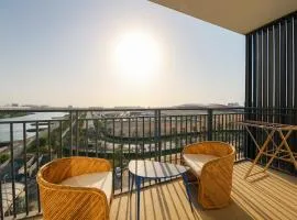 Prestigious 2 bedroom facing Ferrari world with canal view