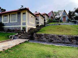 Smoky Falls Resort، فندق في Jāmb