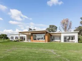 Busselton Hithergreen - Luxe Farm Stay near Beaches