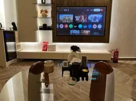 شقه فاخره تتكون من غرفه وصاله