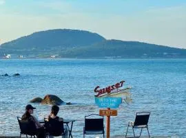 Moya Resort Hotel-Near Laoshan Scenic Area,Free Private Beachcombing, Free DIY Experience, 3 Free Photographers' Photos, Paid provision Featured Seafood