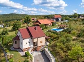 Villa Nevita by Villas Guide: Gornji Kneginec şehrinde bir otel