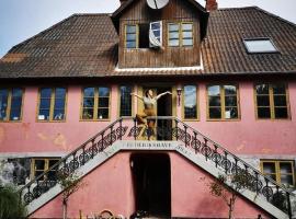 TroldeSlottet, hotel s parkirali&scaron;tem u gradu 'Rudk&oslash;bing'