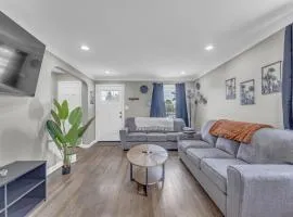 Brooklyn Townhome Updated Kitchen Sleeps 4
