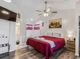 Merlot Cottage - GOTL Strip - Lover's Retreat