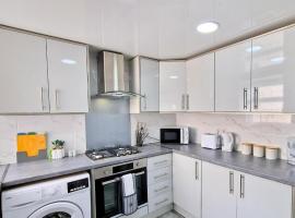 Cleaver House, villa in Burnley