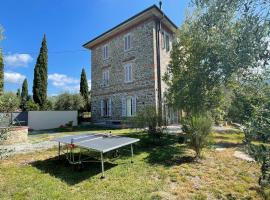 Holiday home in Toscana with pool, hotel di Cecina