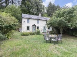 Charming 3-Bed Cottage by the River Usk