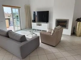 Luxury 5-Bed Villa Private Poolside Paradise