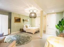 NEW! Modern Gallery Nassau Canal Suite