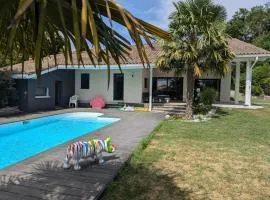 Maison moderne à Soyaux avec piscine privée et parking - FR-1-653-279
