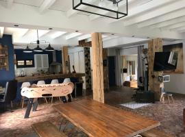 Maison belle-vie, hotel v destinaci Corconne