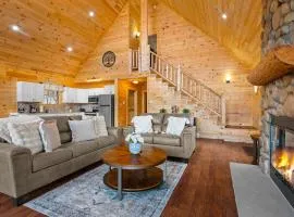 Luxury Log Cabin Lakefront, Game room & Fire Pit,