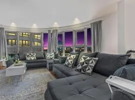Luxury 3BR City Apt Stunning Views with WiFi and Parking Sleeps 10
