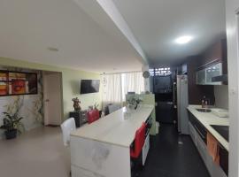 Habitación en apartamento compartido frente a Maiquetía!, hotel di Maiquetía