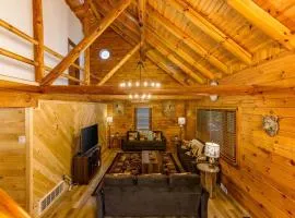 Luxury Spacious Cabin Hot Tub, Theater, 5 Acres in Hocking Hills