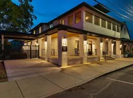 The Davis Luxury Retreat Villa 1-Block from Dolly