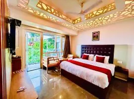 Edge Dwapar A Luxury Property Near Mall Road