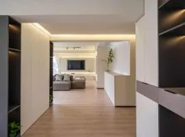 500-square-meter river view luxury home with elevator access near Yu Garden