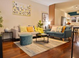 Cozy home near Swan River-10 mins to Perth City, hotel u gradu Pert