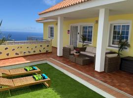 Casa Conrado, 2 bedroom modern oasis, good location, hotel v destinaci Puntallana