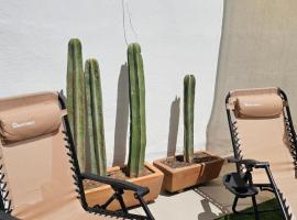 Terraza y Fire pit con vista incre&iacute;ble, hotel com banheiras de hidromassagem em Chihuahua