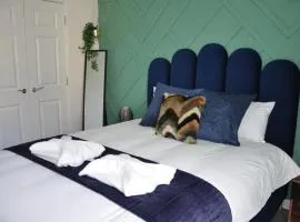 2 bedroom modern apt- CMK-Smart TV-Free Parking