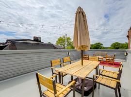 Penthouse Condo with Rooftop Deck in Philadelphia!, hotel in Philadelphia