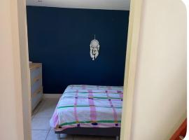 4-6 persoons bungalow op park bij meer , met zwembad in hoogseizoen, κάμπινγκ πολυτελείας σε Herkingen