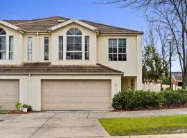 Your Cozy Home in Glen Waverley - 4BR Family Stay