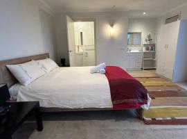 Granny With Great View, hotel en Highton