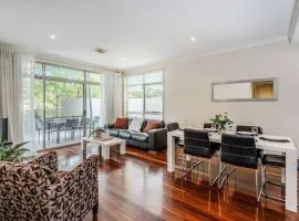 Lovely 2Brm Cityside