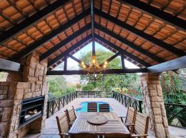 Kensington Lodge Golf Estate Villa - 17 Pinehurst Drive, hotel in White River