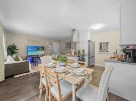 Entire Private 2BR-1Bth King Bed, Pool, HotTub, 2 Parkings, Mira Mesa, Available Now