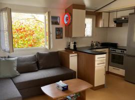 Bungalow bord de Lac Biscarosse, hotel in Sainte-Eulalie-en-Born