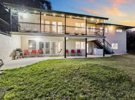 Entire Private 4-BR Home, Lux King Bed, Big Yard, Prime Area, Ranch Style, Available Now