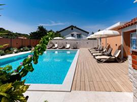 Apartments Foric Rab with Heated Pool, Sauna & Gym, хотел в Раб