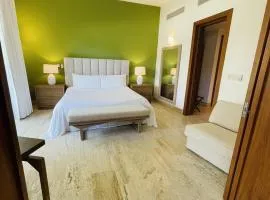 Stylish 1BR, Pools & Walk to Beach - Sublime