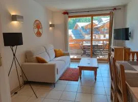 T2 Les orres 1800 pied des pistes avec piscine