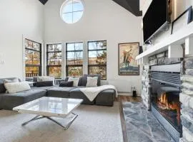 Les Eaux Luxe Mountain View Condo Private Sauna