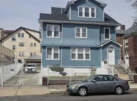 Judees Comfort 1 Charming 1 bedroom Studio walking distance to Hospital Public Transportation to New York City Airport Downtown Newark Restaurants and night life