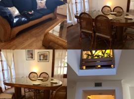 Casa Recalada 5 dormitorios, hotel in Monte Hermoso