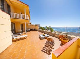 Sky & Sea, The House by the Beach、カンデラリアのホテル