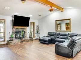 3 Mi to Downtown Roswell Home with Patio and Yard