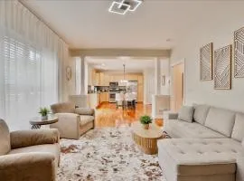 Spacious Family Friendly Royal Residence