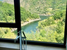 Chulavista House by Kev, country house in Parada del Sil