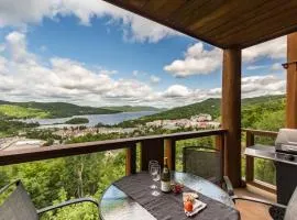 Lake view, AC, pool, hot tub, BBQ, Parking