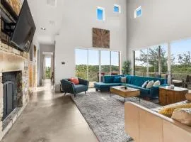 Luxury 4BR Hilltop Retreat Hot Tub & Scenic Views