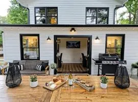 Stylish Lake Hs w/ hot tub: Walk to Blk Mtn Shops